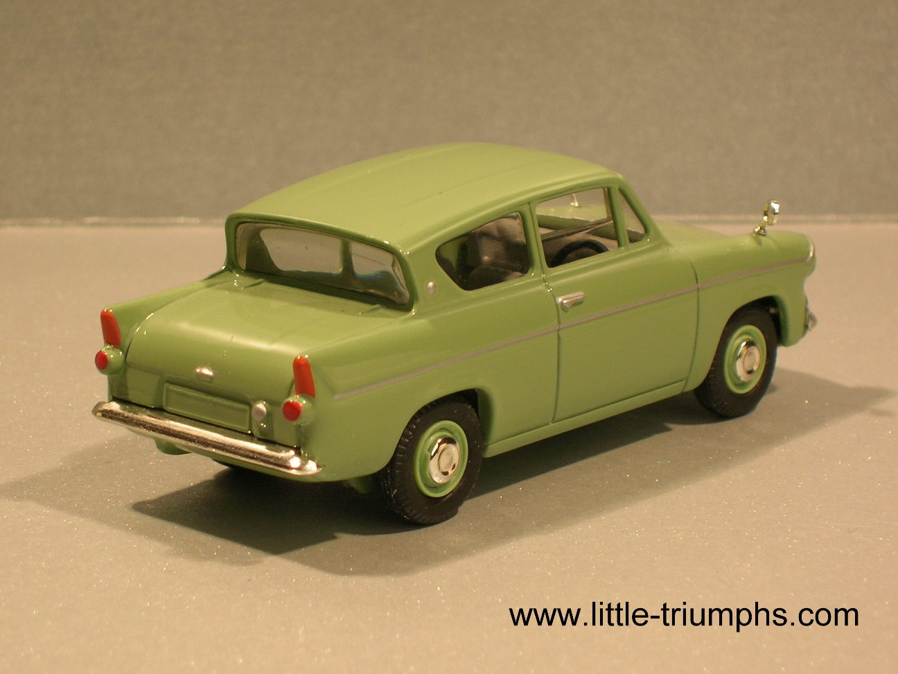- Ford Anglia - Pale Green-